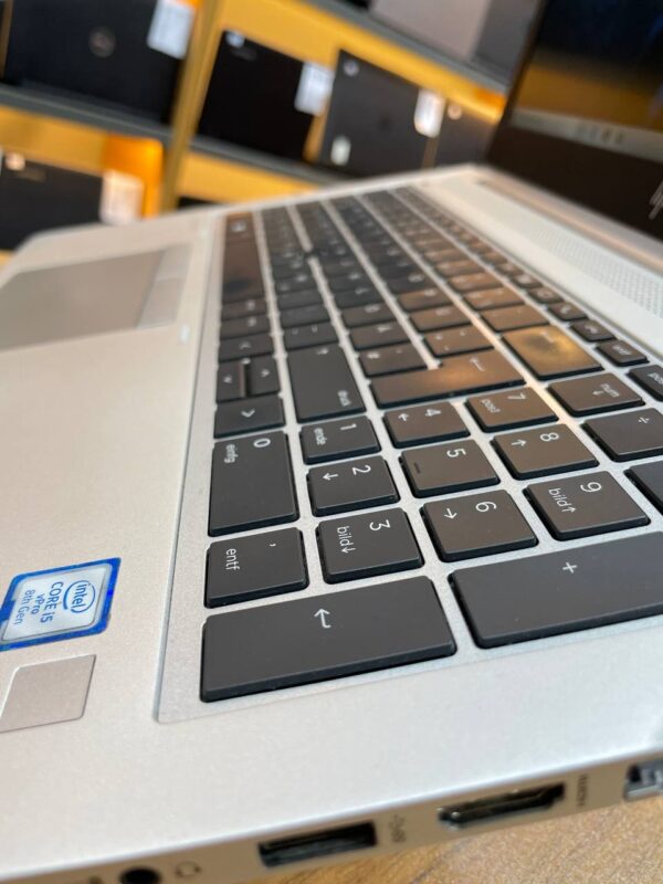 hp EliteBook 850 g5 i5-8250u 8-256gb ssd 15.6 fhd