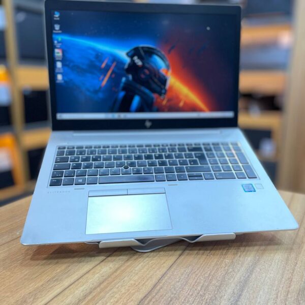 hp EliteBook 850 g5 i5-8250u 8-256gb ssd 15.6 fhd