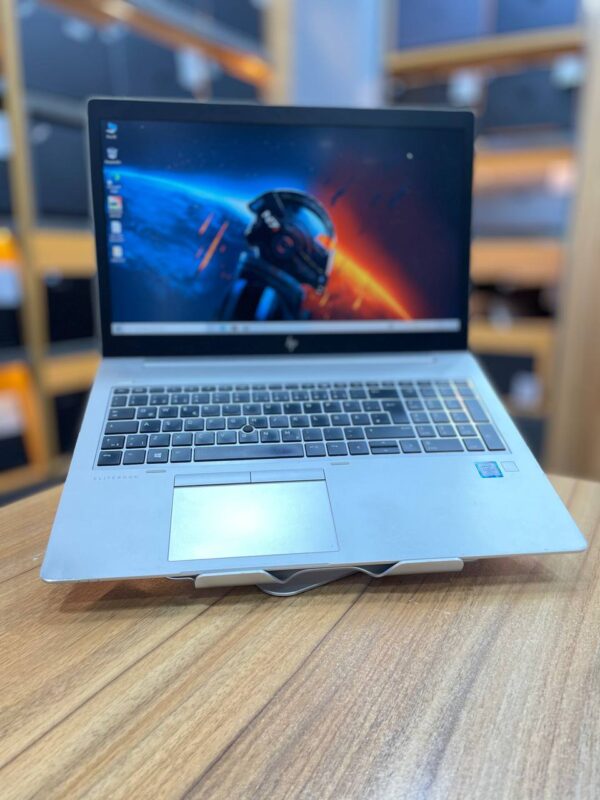 hp EliteBook 850 g5 i5-8250u 8-256gb ssd 15.6 fhd