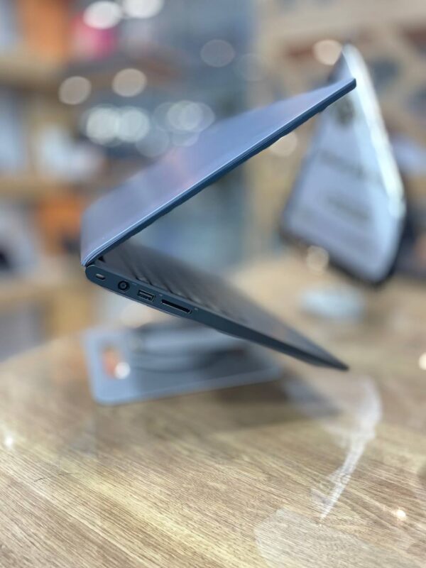 dell latitude 3550 Celeron 3205u 8-256gb ssd 15.6 fhd