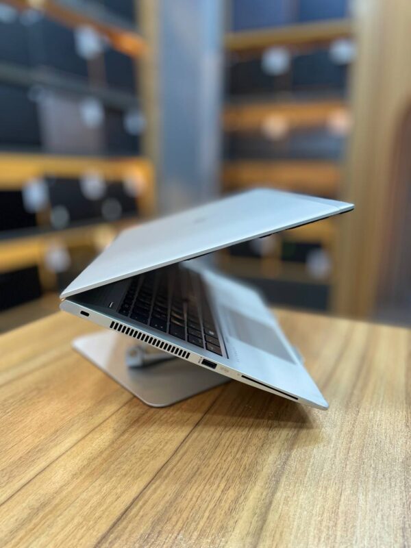 hp EliteBook 850 g5 i5-8250u 8-256gb ssd 15.6 fhd