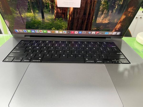 Apple MacBook Pro A2485 M1 pro 32-500gb ssd 16"