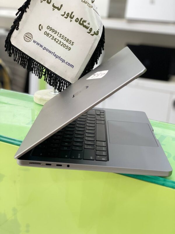 2.Apple MacBook pro A2442 M1 pro 16-500gb ssd 14"