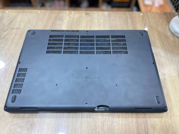 Dell Latitude 5580 i7-7820HQ 8-256 gb ssd 15.6" hd